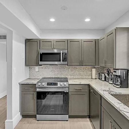 One Bedroom Steps Away From The Beach! Sunny Isles Beach Esterno foto