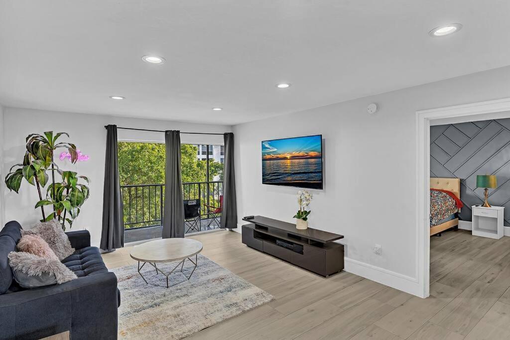 One Bedroom Steps Away From The Beach! Sunny Isles Beach Esterno foto