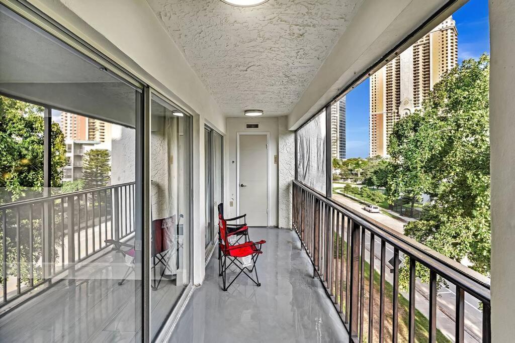 One Bedroom Steps Away From The Beach! Sunny Isles Beach Esterno foto