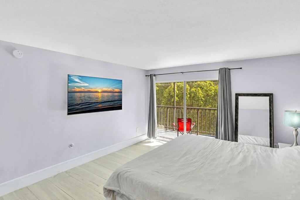 One Bedroom Steps Away From The Beach! Sunny Isles Beach Esterno foto