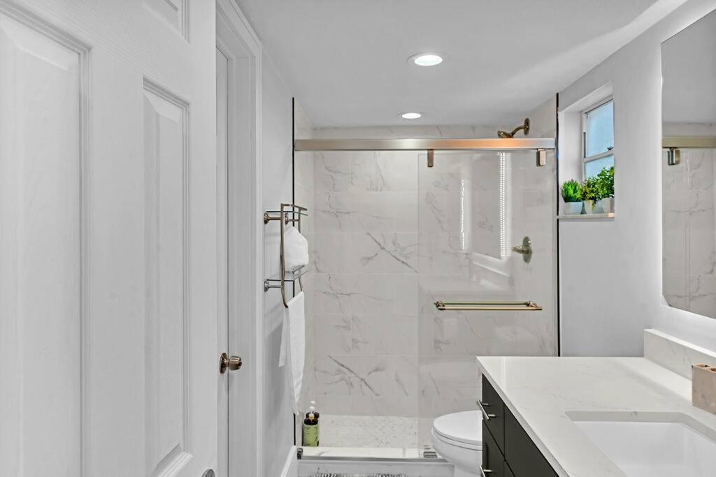 One Bedroom Steps Away From The Beach! Sunny Isles Beach Esterno foto