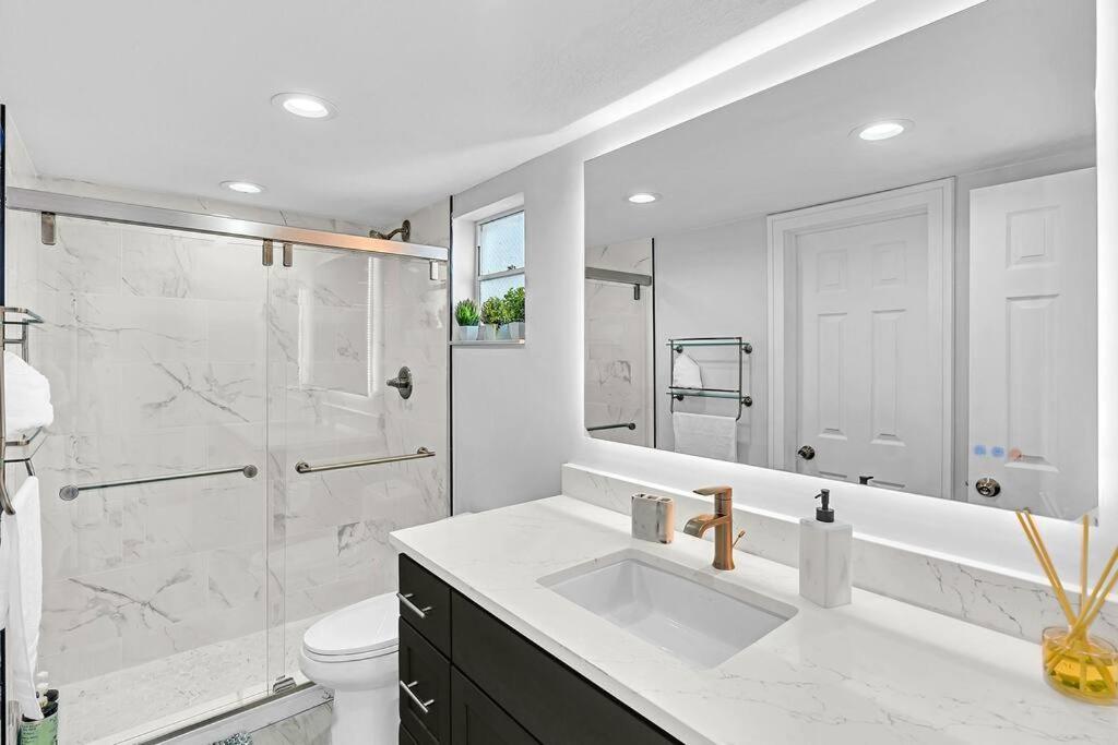 One Bedroom Steps Away From The Beach! Sunny Isles Beach Esterno foto