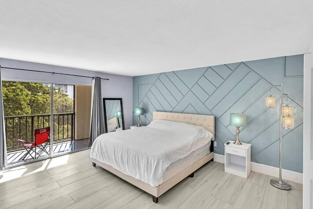 One Bedroom Steps Away From The Beach! Sunny Isles Beach Esterno foto